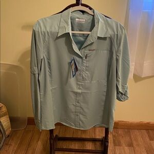 Columbia Women's Omni-shade Green Button-Down Shirt. NWT